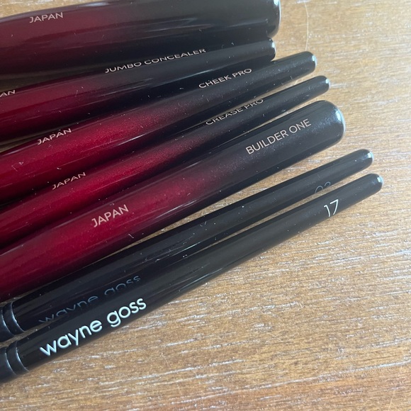 Sonia G and Wayne Goss Makeup Brushes - Picture 11 of 13